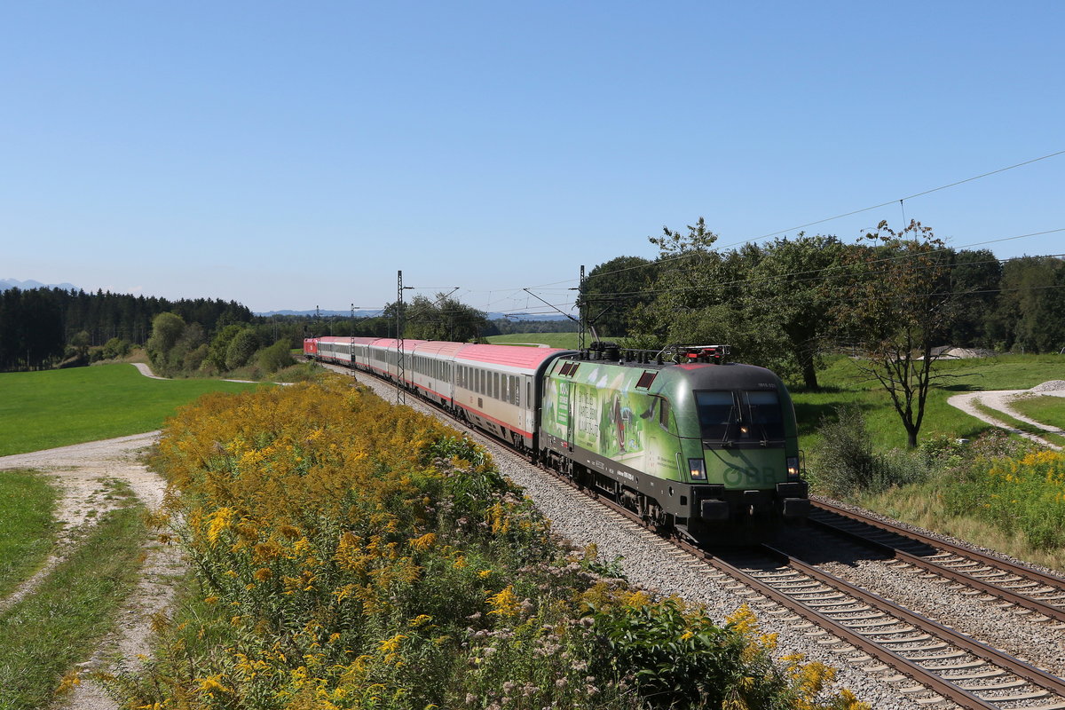 1016 020 war am 9. September 2020 bei Grabensttt mit einem  EC  von Mnchen nach Klagenfurt unterwegs.