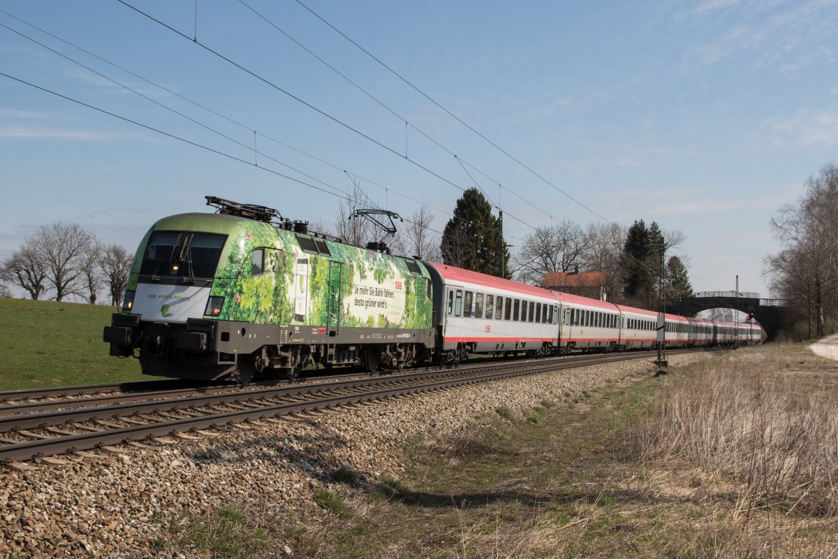 1016 023-4 ist am 8. April 2015 bei bersee am Chiemsee auf dem Weg nach Mnchen.