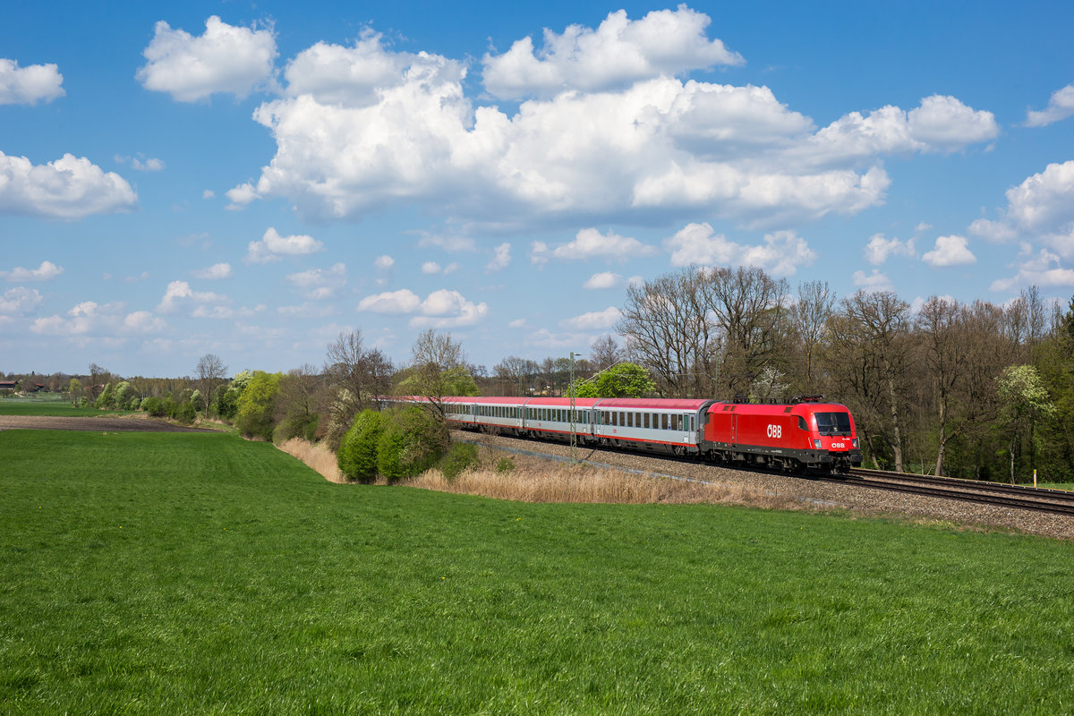 1016 028 mit einem EC am 10. April 2017 bei Hilperting.