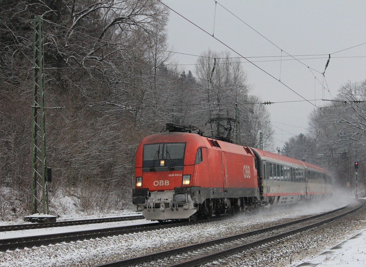 1016 031-5 bei leichtem Schneetreiben am 12. Januar 2013 in Assling.