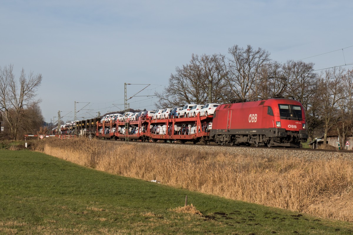 1016 043-2 mit einem Autozug am 11. Dezember 2015 bei Weisham.