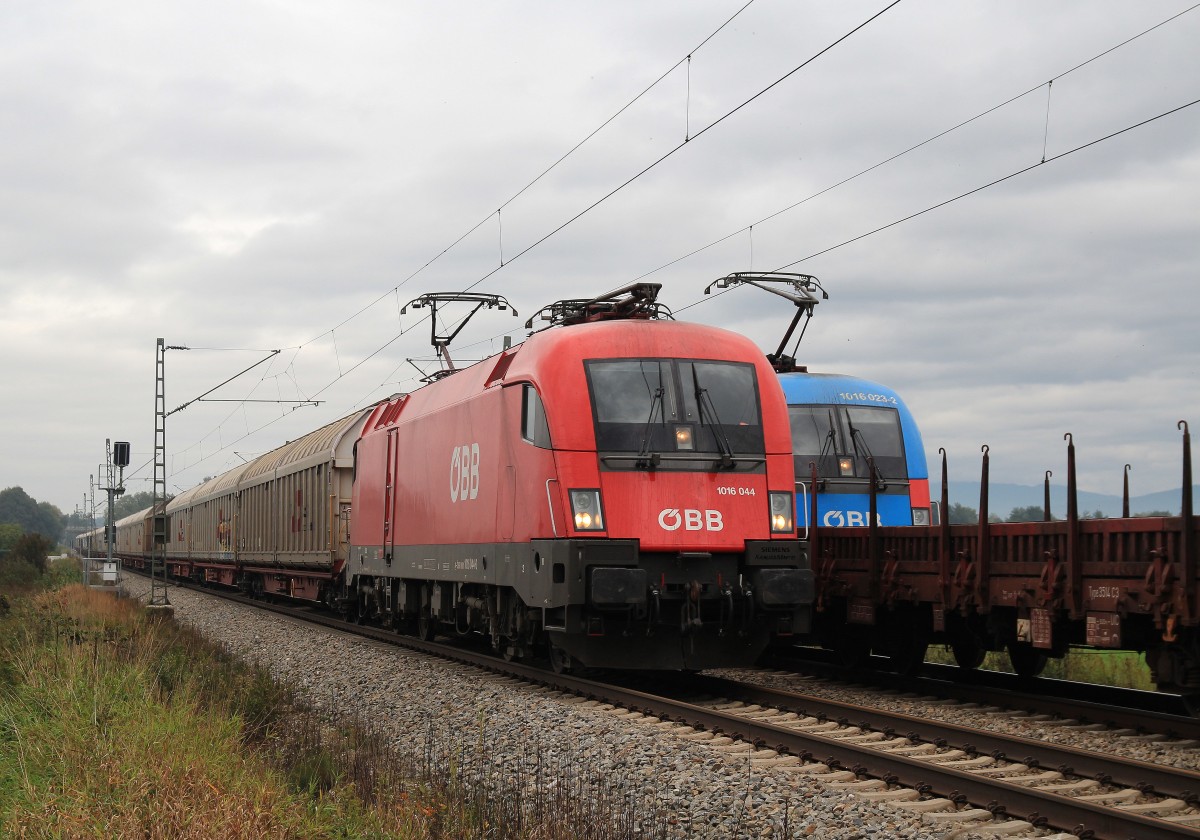 1016 044-8 begegnet am 5. Oktober 2013 bei bersee 1016 023-2.