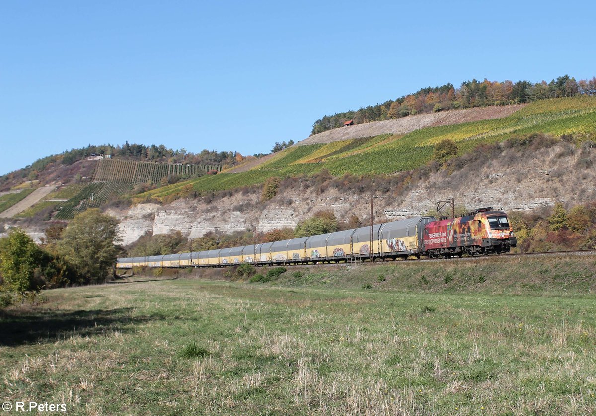 1016 048  Niederösterreicher Feuerwehr Verband  mit dem DGS 45197 Bremen Rbf - Kecskemet Autotransportzug bei Himmelstadt. 13.10.18