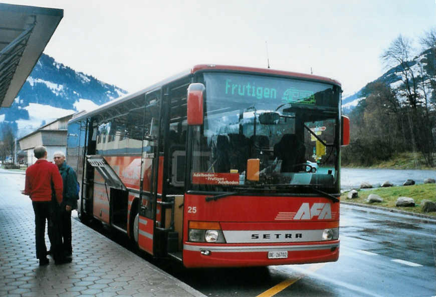 (101'714) - AFA Adelboden - Nr. 25/BE 26'702 - Setra (ex Nr. 12) am 9. Dezember 2007 beim Bahnhof Frutigen