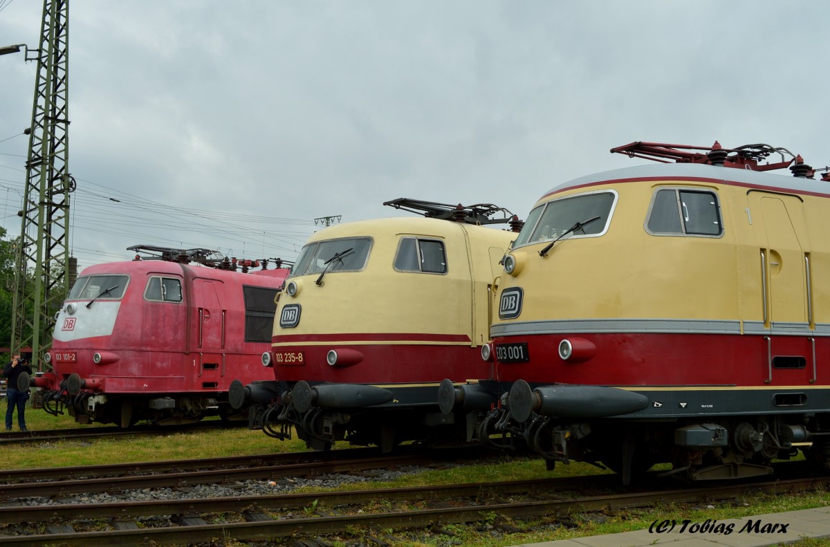 103 101-2, 103 235-8 und E03 001 (v.l.n.r) abgestellt an der Drehscheibe in Koblenz beim Sommerfest am 13.06.2015
