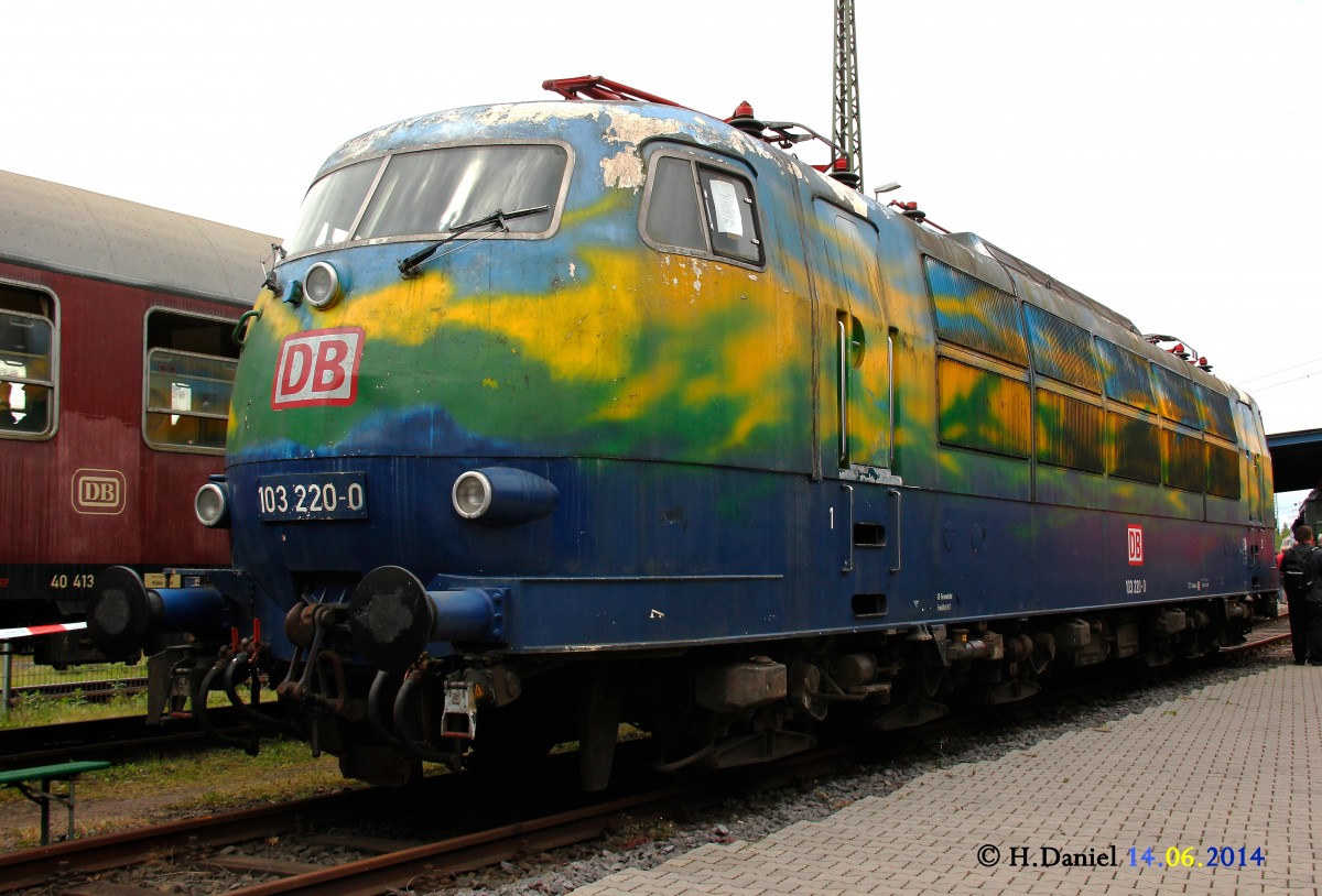103 220-0  Touristiklok  wurde am 14.06.2014 im DB Museum Koblenz Lützel präsentiert.