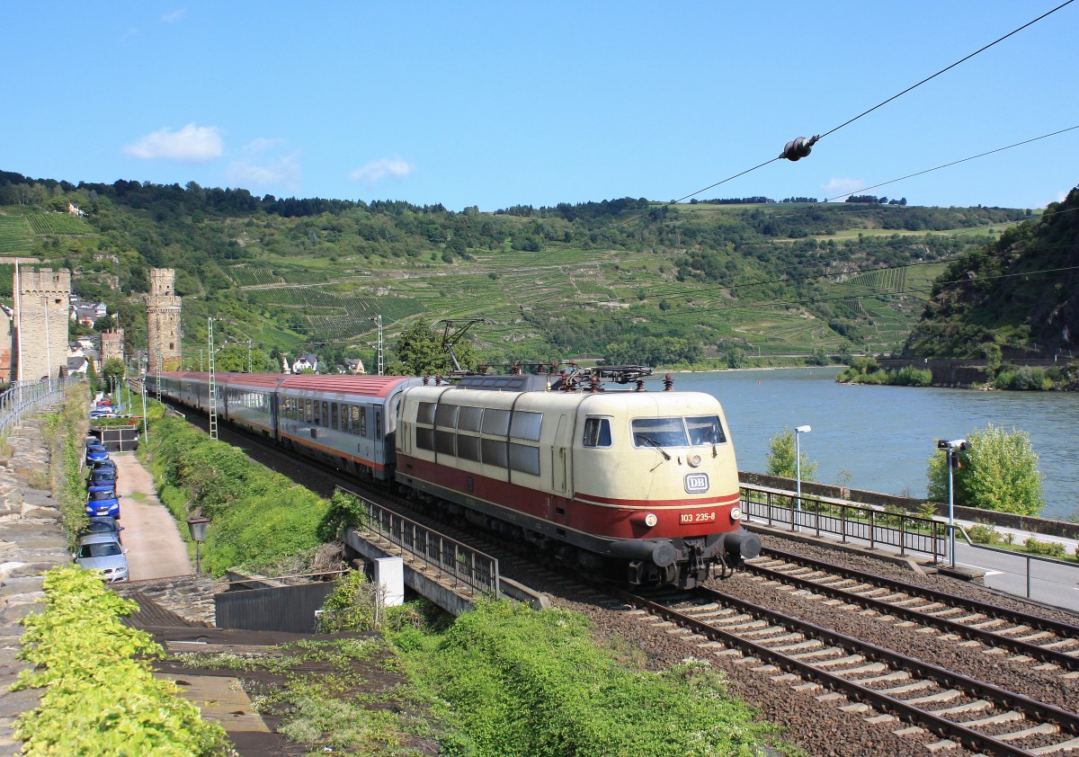 103 235-8 am 21. August 2014 bei Oberwesel.