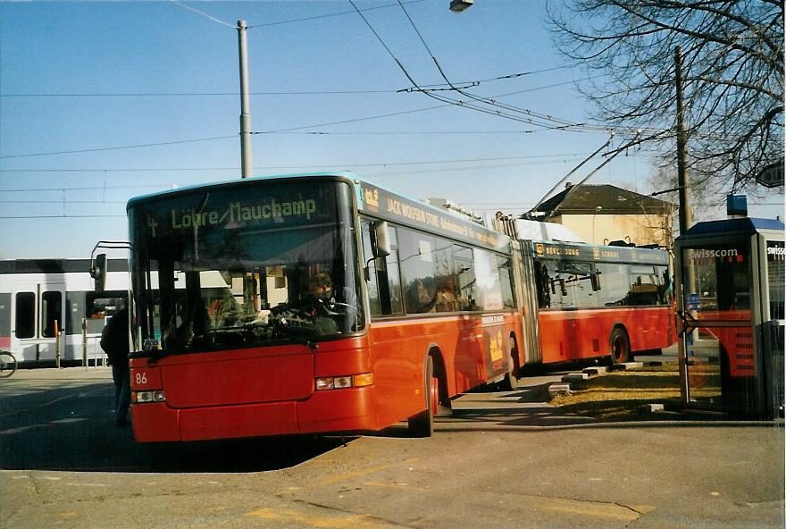 (104'219) - VB Biel - Nr. 86 - NAW/Hess Gelenktrolleybus am 16. Februar 2008 beim Bahnhof Nidau