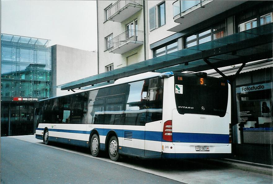 (105'721) - Auf der Maur, Steinen - Nr. 245/SZ 5873 - Mercedes am 23. Mrz 2008 beim Bahnhof Zug