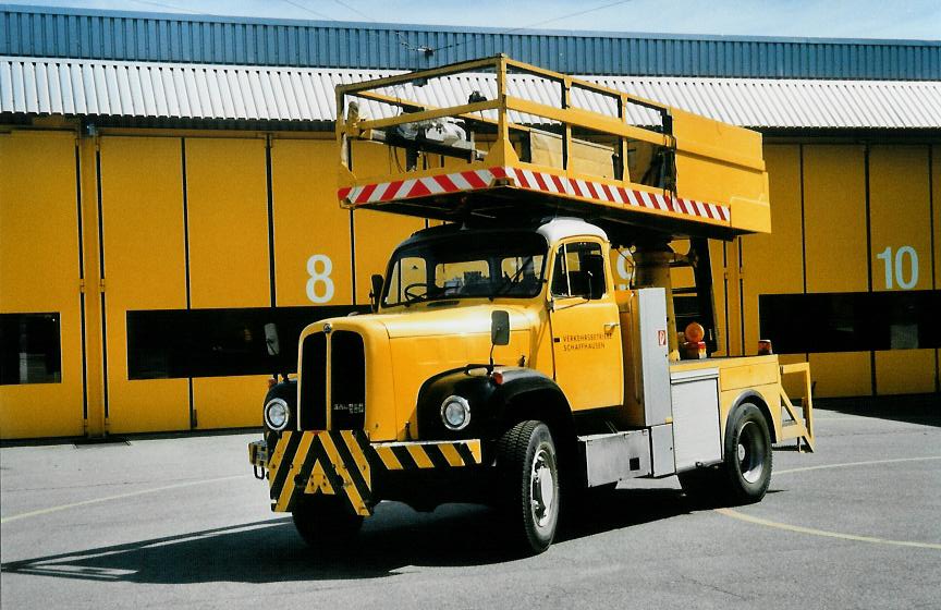 (106'810) - Aus dem Archiv: VBSH Schaffhausen - Nr. 90/SH 38'090 - Saurer am 26. April 2008 in Schaffhausen, Busdepot