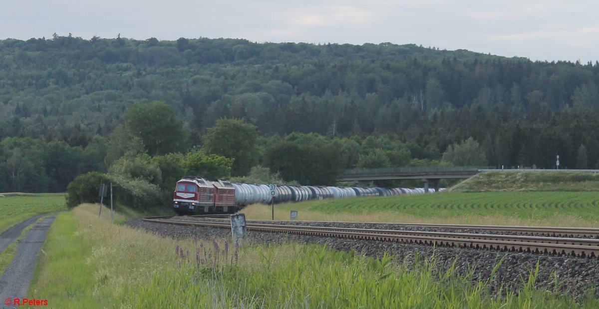 10min bevor der Zug kam verschwand leider doch noch die Sonne 🙁 232 182 + 232 673 mit DGS 95090 Bitterfeld - Ingolstadt bei Oberteich. 21.06.20