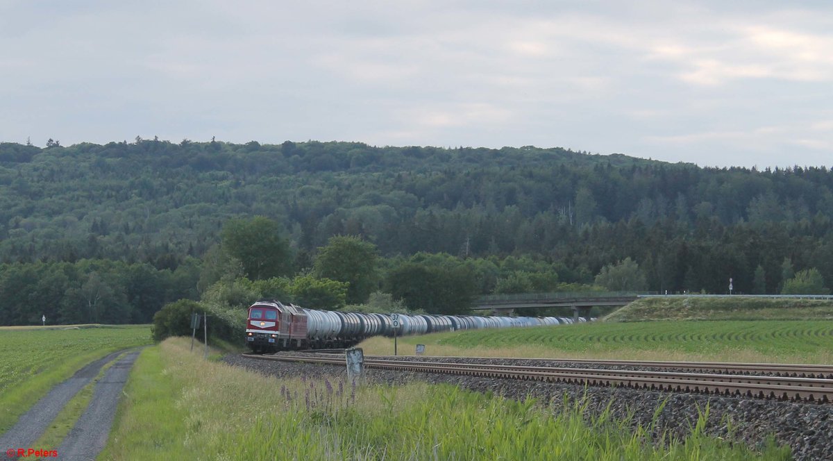 10min bevor der Zug kam verschwand leider doch noch die Sonne 🙁 232 182 + 232 673 mit DGS 95090 Bitterfeld - Ingolstadt bei Oberteich. 21.06.20