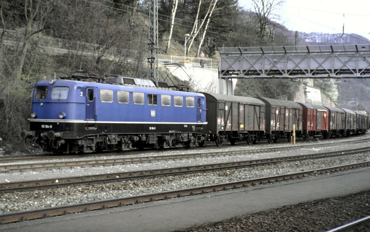 110 184-9 mit St�ckgut Zug in Geislingen Steige am 23.04.1982.