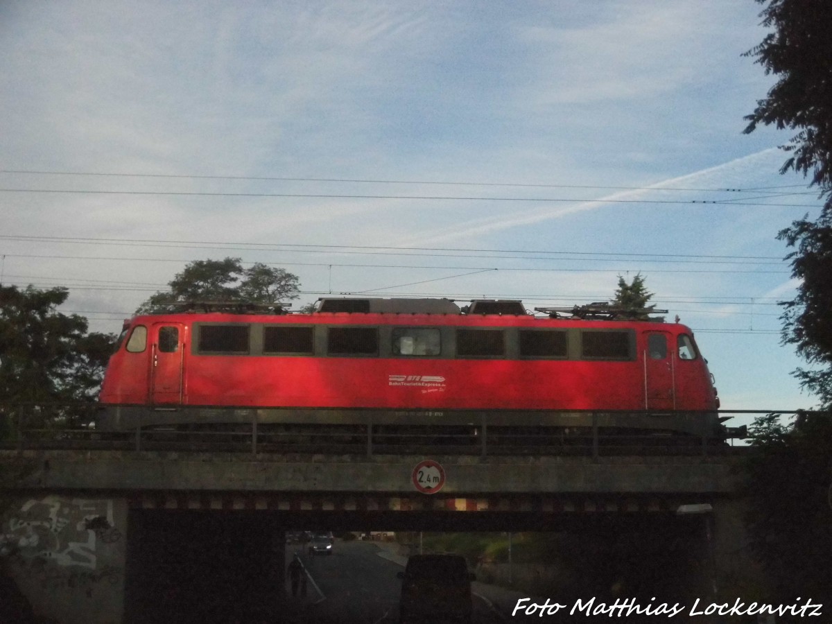 110 491 von BahnTouristikExpress (BTE) abgestellt vor den Toren des Schienenfahrzeugwerkes in Delitzsch am 15.9.15