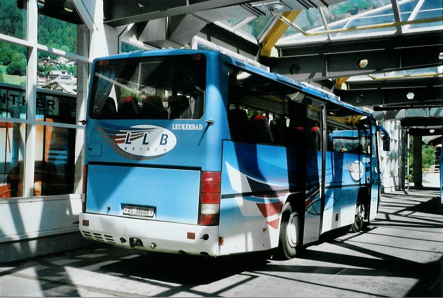 (110'002) - LLB Susten - Nr. 8/VS 38'008 - Neoplan am 3. August 2008 in Leukerbad, Busbahnhof