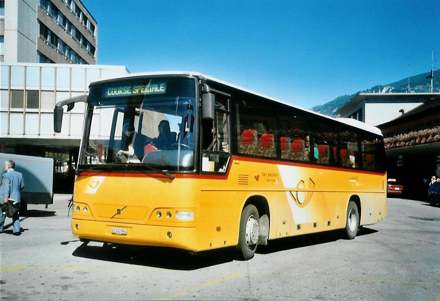 (110'018) - PostAuto Wallis - Nr. 17/VS 243'994 - Volvo (ex P 25'625) am 3. August 2008 beim Bahnhof Sion