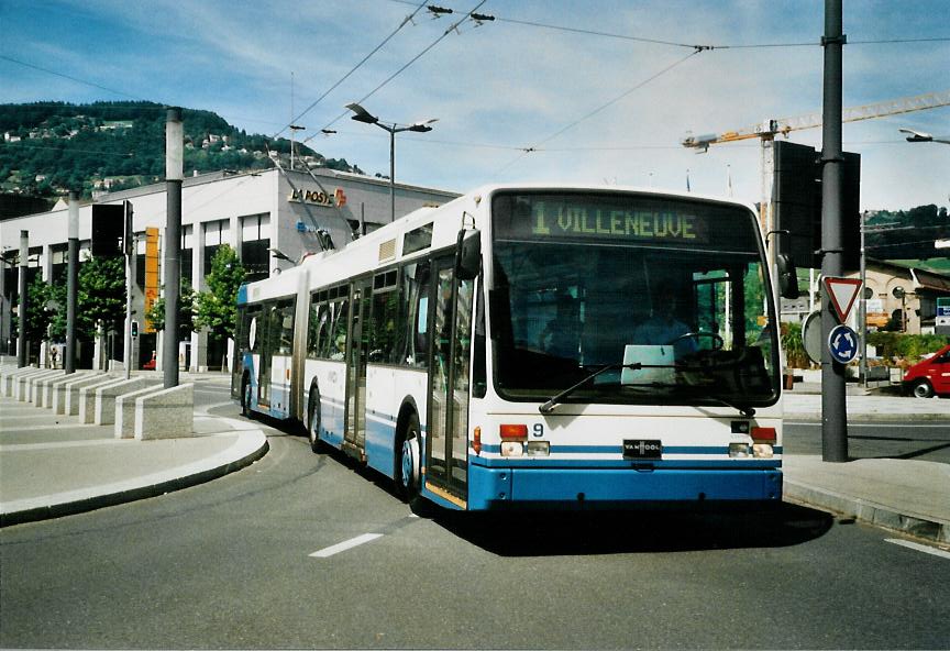 (110'124) - VMCV Clarens - Nr. 9 - Van Hool Gelenktrolleybus am 10. August 2008 beim Bahnhof Vevey
