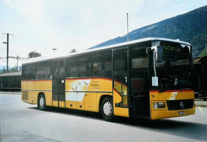 (110'418) - Jaggi, Kippel - Nr. 19/VS 10'714 - Mercedes am 16. August 2008 beim Bahnhof Gampel-Steg