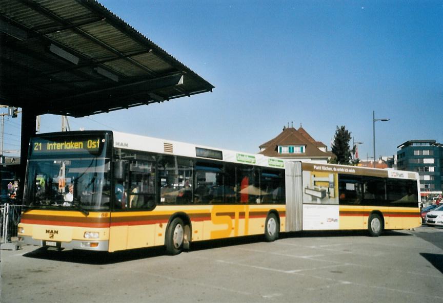 (110'524) - STI Thun - Nr. 88/BE 572'088 - MAN am 30. August 2008 beim Bahnhof Thun (prov. Haltestelle)