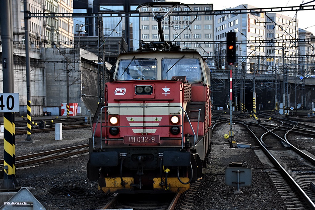 111 032-9 in der abstelle am bf praha hl.n,16.03.17