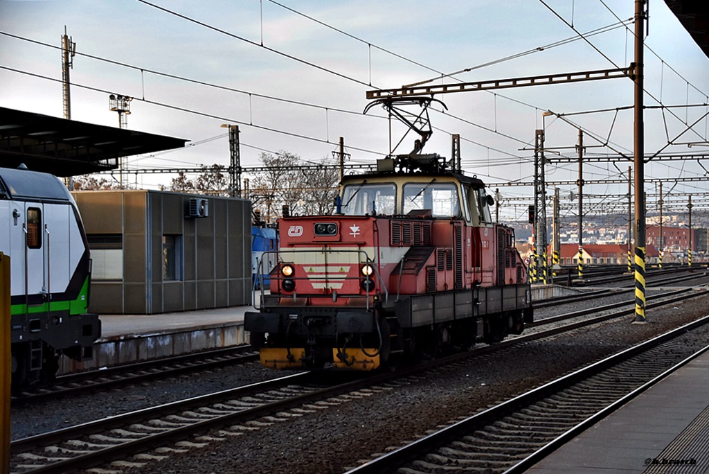 111 032-9 fuhr lz durch PRAHA HL.N,16.03.17