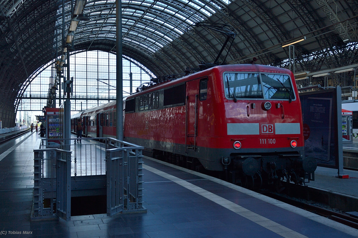 111 100 mit der RE 70 nach Mannheim am 29.06.2016 in Frankfurt Hbf.