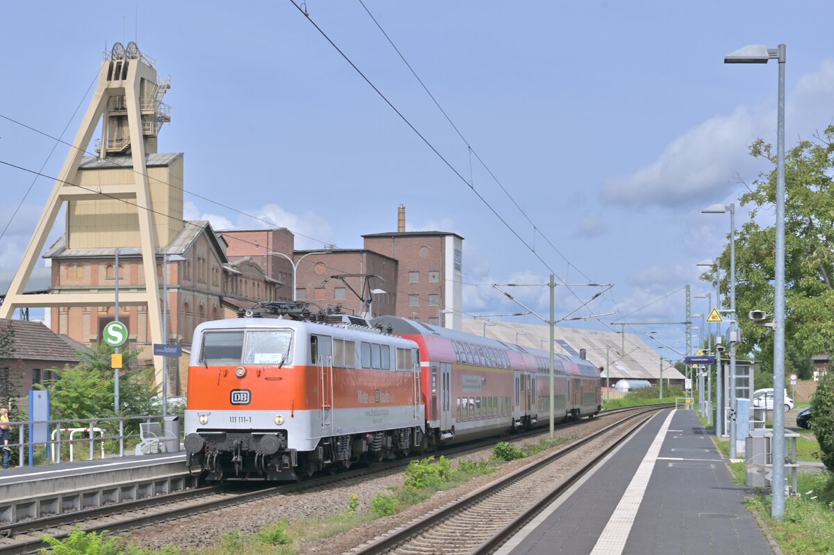 111 111-1 mit RE8 Ersatzzug in Kochendorf.  3.9.2023