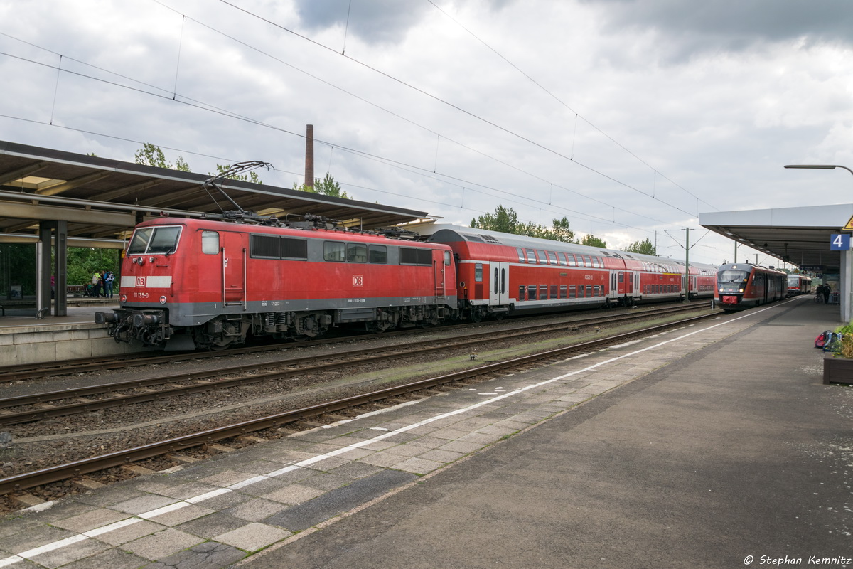 111 135-0 [Verl.|HBS|12.03.16] mit dem RE70 (RE 27782) von Braunschweig Hbf nach Bielefeld Hbf in Braunschweig. 25.09.2015