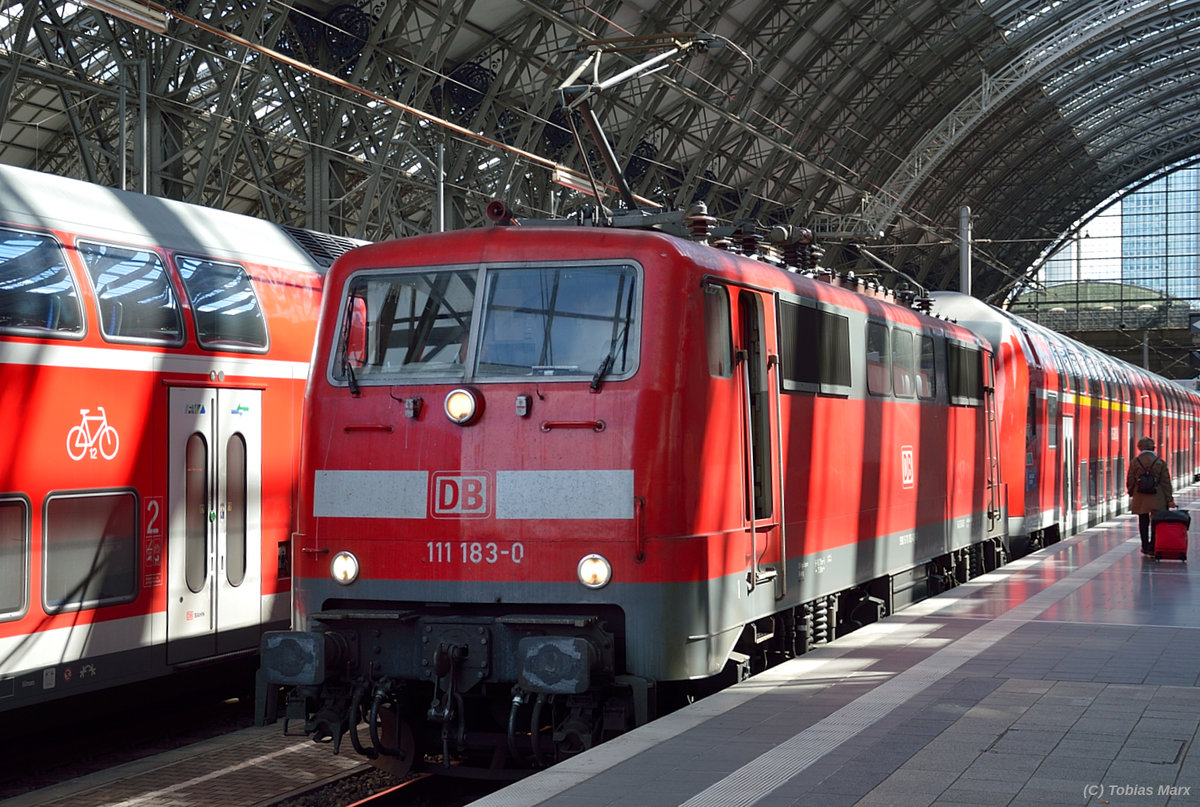 111 183 mit RE 4607 nach Würzburg am 29.06.2016 in Frankfurt Hbf