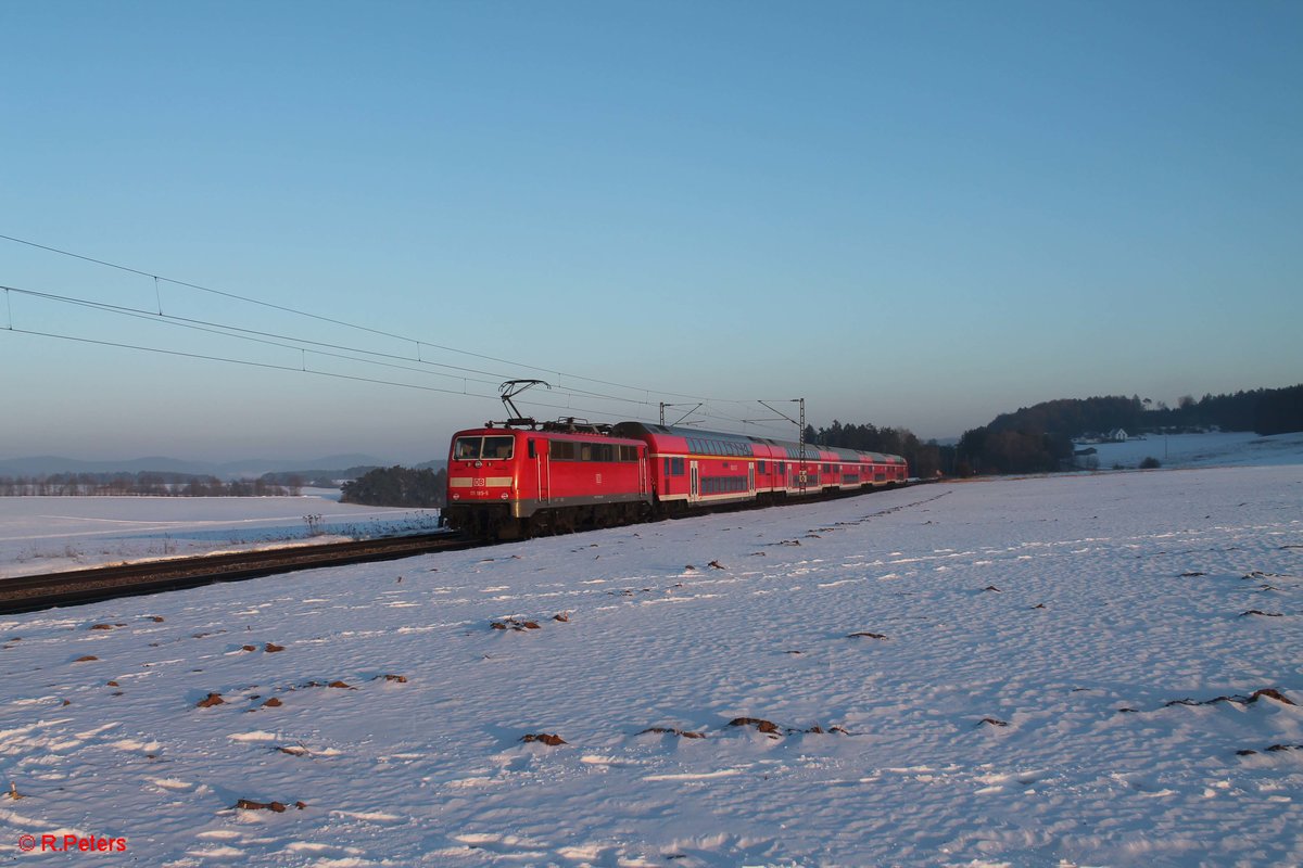 111 185-5 schiebt den RE 4863 Nürnberg - München bei Seubersdorf. 21.01.17