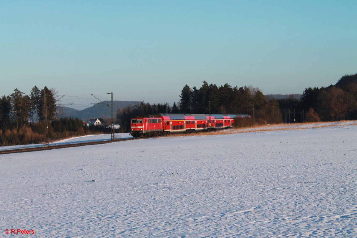 111 186-3 zieht bei Seubersdorf den RE 4858 München - Nürnberg. 19.01.17