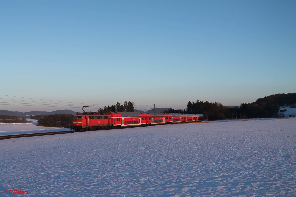 111 197-0 schiebt den RE 4863 Nürnberg - München bei Seubersdorf. 19.01.17