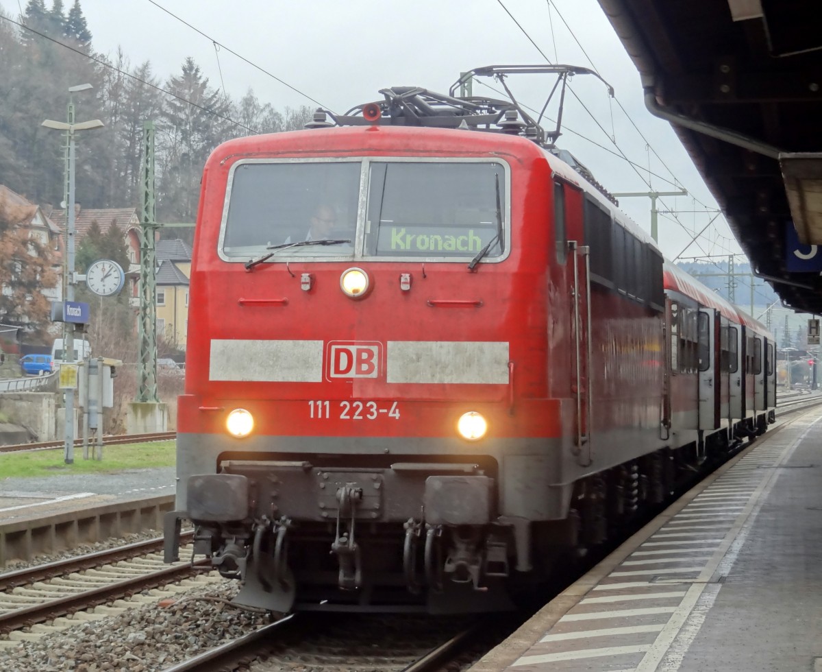 111-223 macht sich startklar für die Reise von Kronach nach Bamberg.
Aufgenommen im Dezember 2013.