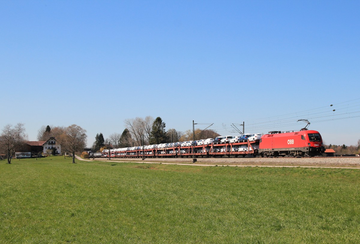 1116 039-9 mit einem Autozug auf dem Weg in Richtung Salzburg. Aufgenommen am 29. Mrz 2014 bei bersee am Chiemsee.