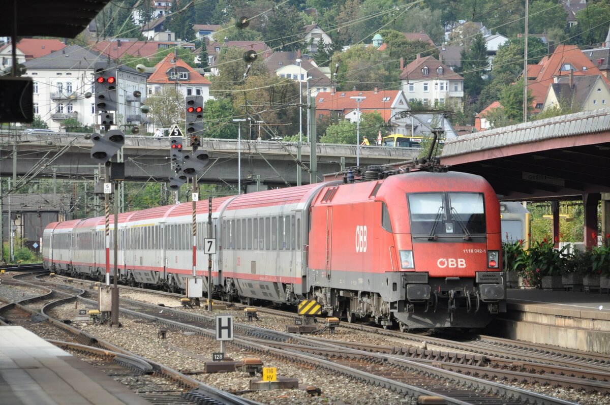 1116 042-1 mit EC in Ulm am 17.09.2011.
