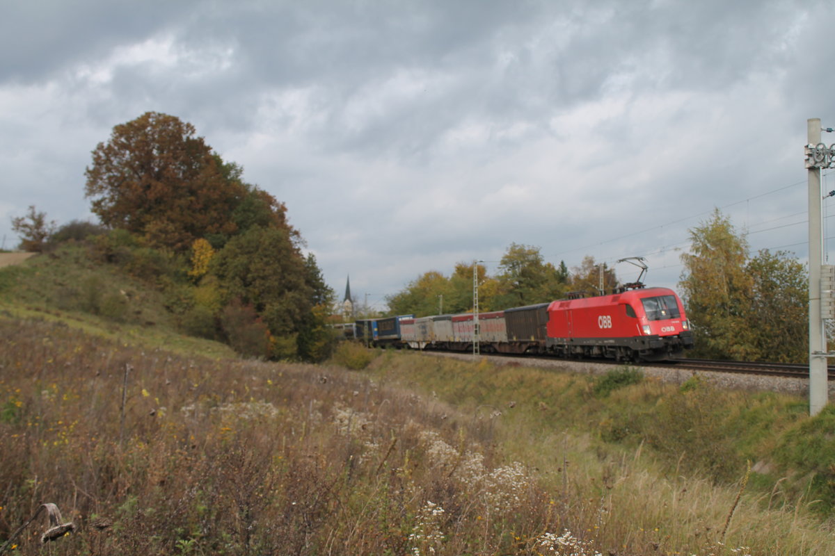 1116 053 zieht einen KLV bei Fahlenbach gen süden. 21.10.17