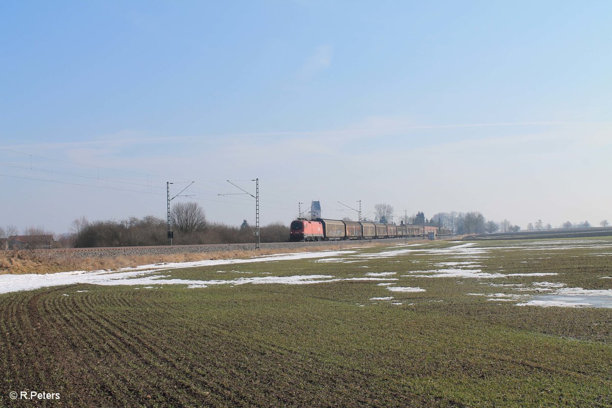 1116 062-9 zieht bei Moosham ein gemischten Gterzug in Richtung Nrnberg. 11.02.17