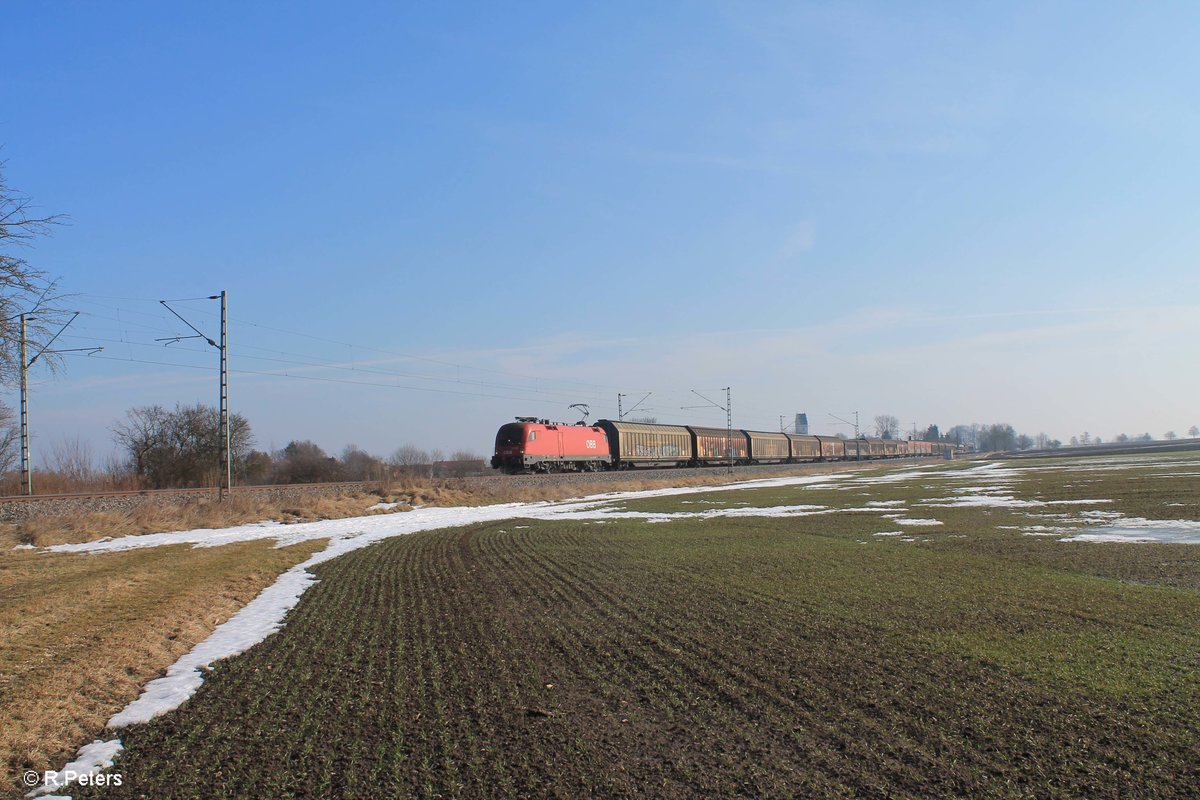 1116 062-9 zieht bei Moosham ein gemischten Gterzug in Richtung Nrnberg. 11.02.17