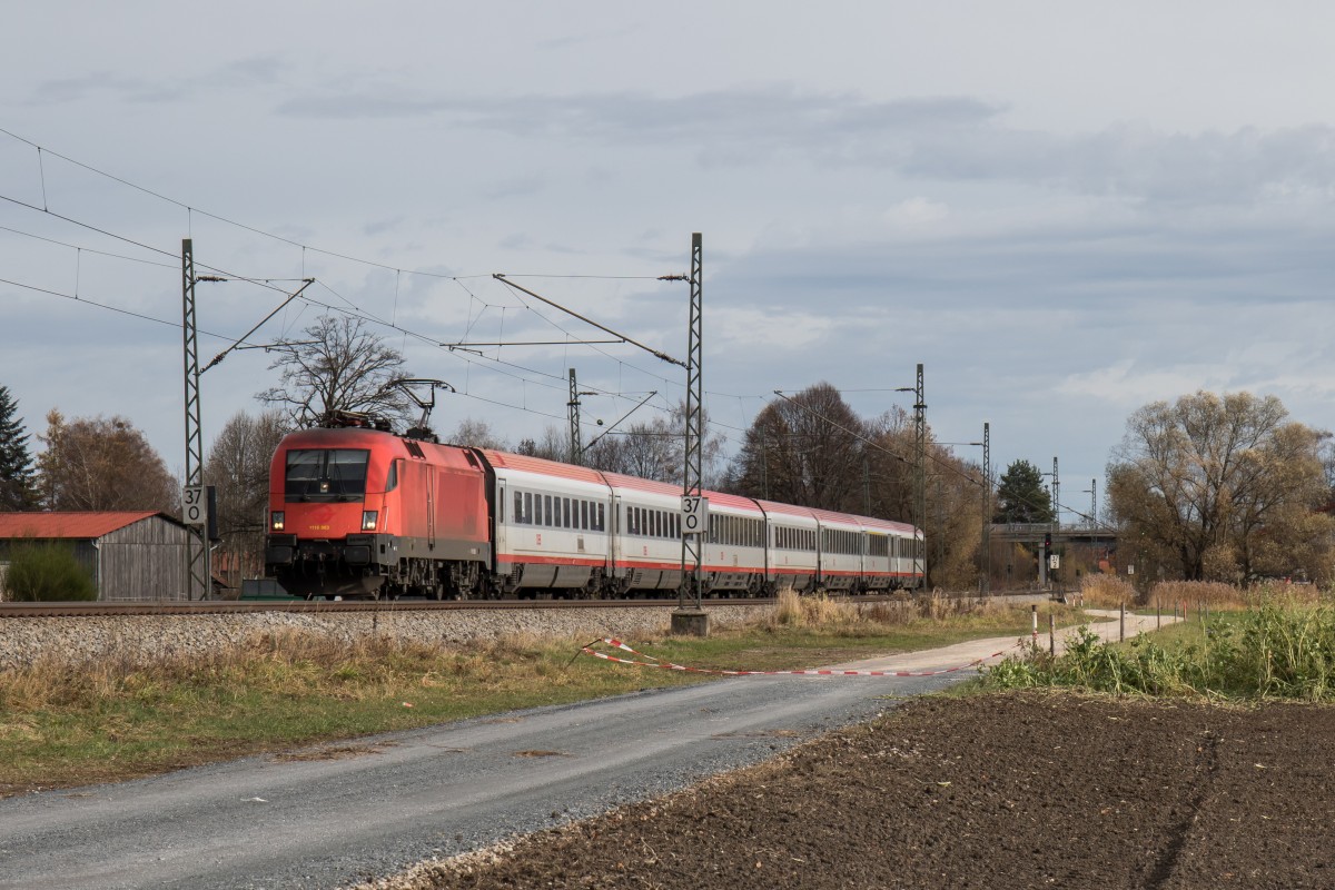 1116 063 die ehemalige  GYSEV-Lok  am 15. November 2015 aus Salzburg kommend bei bersee.