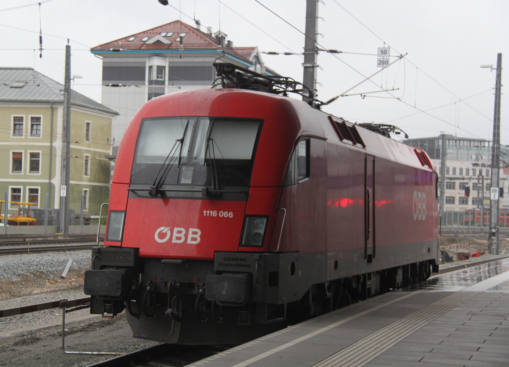 1116 066 stand am 01.09.2014 einsam und verlassen im Salzburger Hbf.