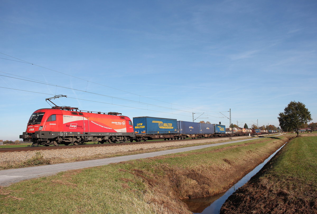 1116 072-0 kam mit reichlich Versptung am 1. November 2016 mit dem  Walther-Zug  aus Salzburg, aufgenommen bei bersee am Chiemsee.