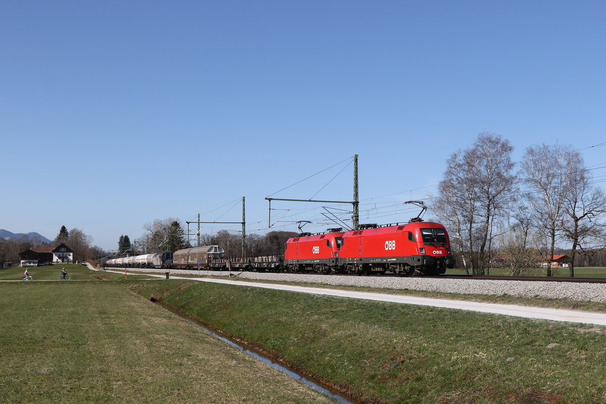 1116 096 & 1116 196 mit einem  Mischer  aus Mnchen kommend am 31. Mrz 2021 bei bersee am Chiemsee.