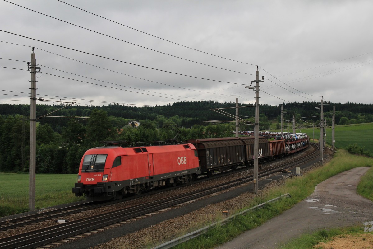 1116 098-5 war am 30. Mai 2014 bei Haiding in Richtung Passau unterwegs.