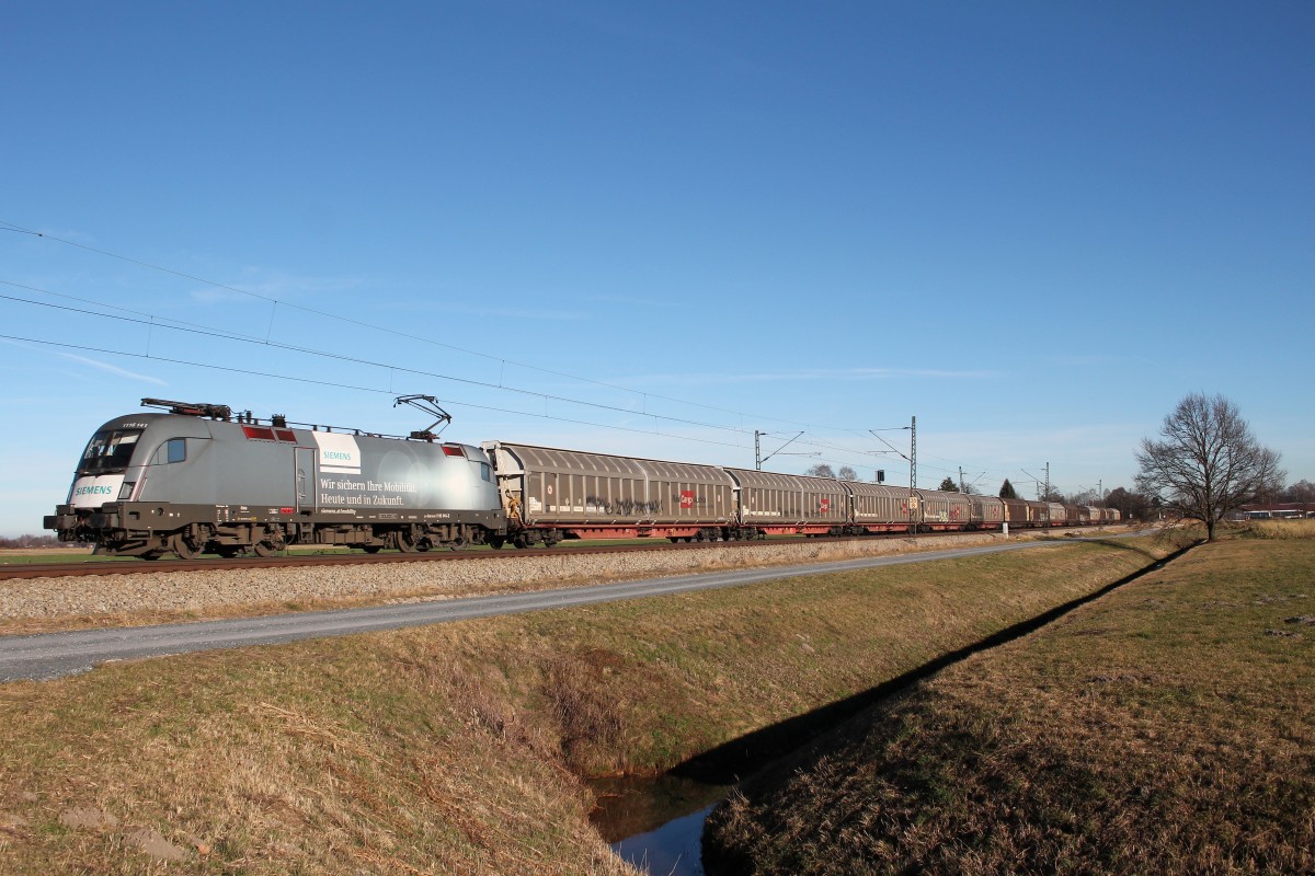 1116 141-3 der  Siemens-Taurus  am 28. Dezember 2015 bei bersee am Chiemsee.