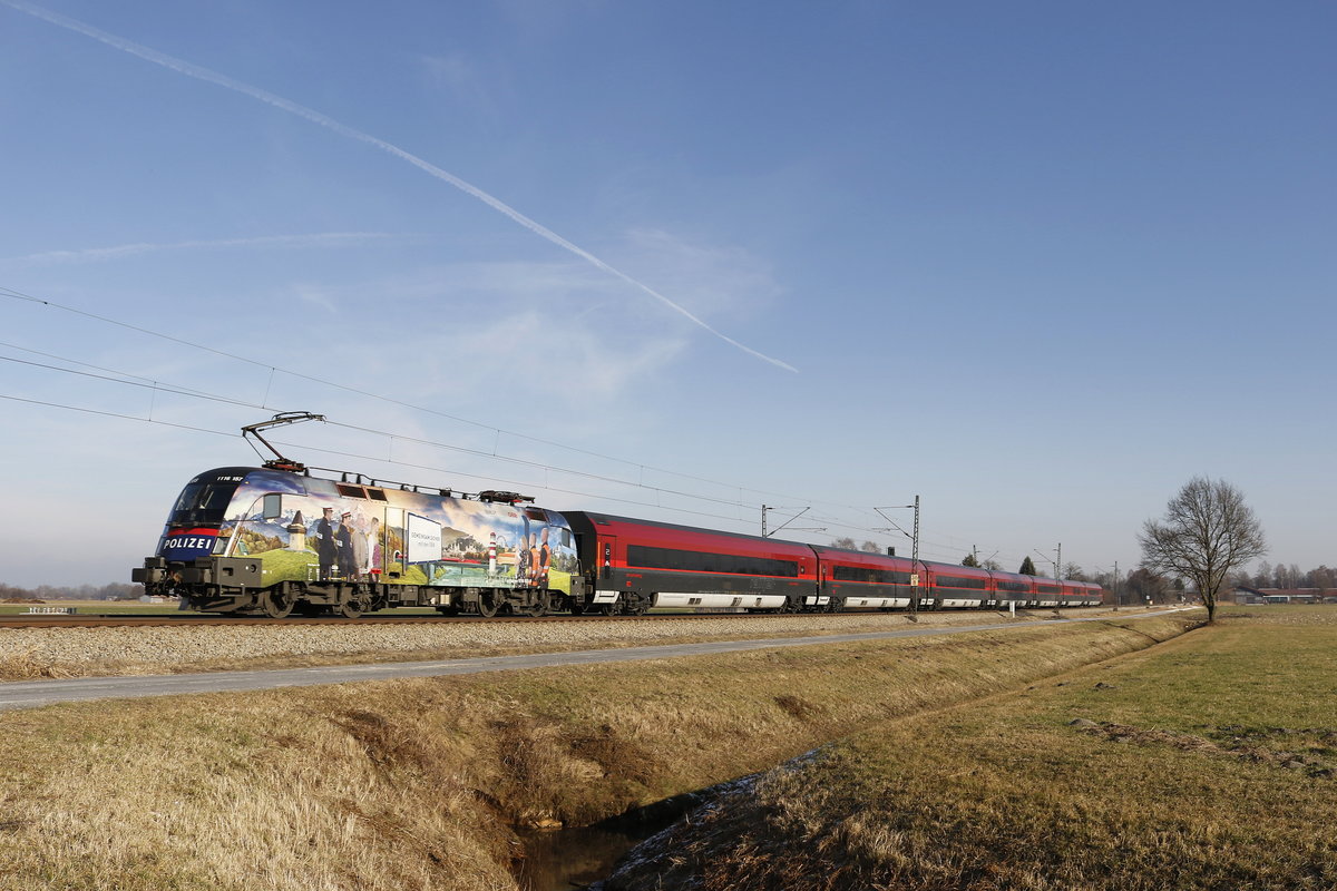 1116 157 war am 2. Januar 2017 schiebend an einem  Railjet  in Richtung Salzburg im Einsatz.