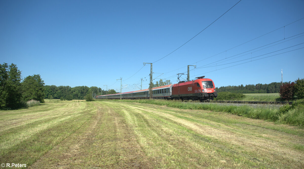 1116 165 zieht den Unwetter bedingten Umgeleiteten EC 113 Frankfurt/Main - Klagenfurt bei Oberdachstetten. 08.06.24