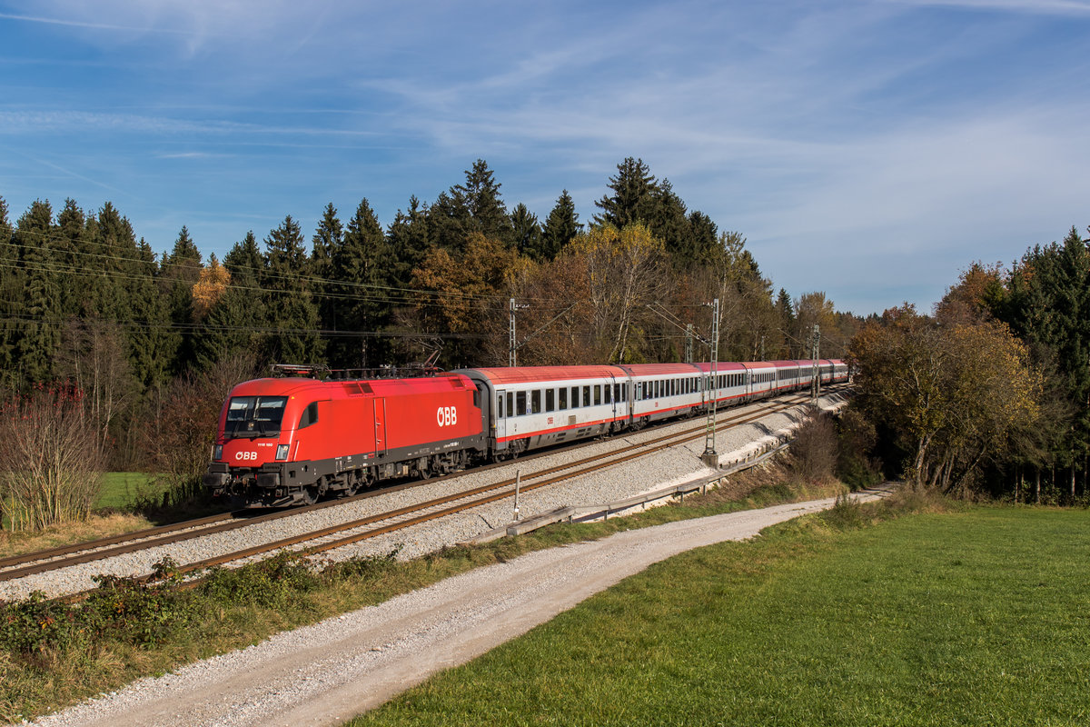 1116 180-1 am 1. November 2016 bei Grabensttt am Chiemsee.