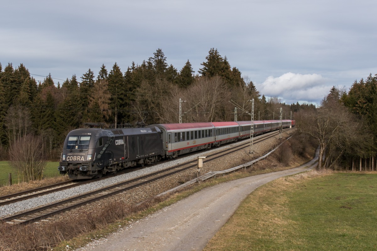 1116 182-7 der  Cobra-Stier  am 13. Februar 2016 aus Salzburg kommend bei Grabensttt.