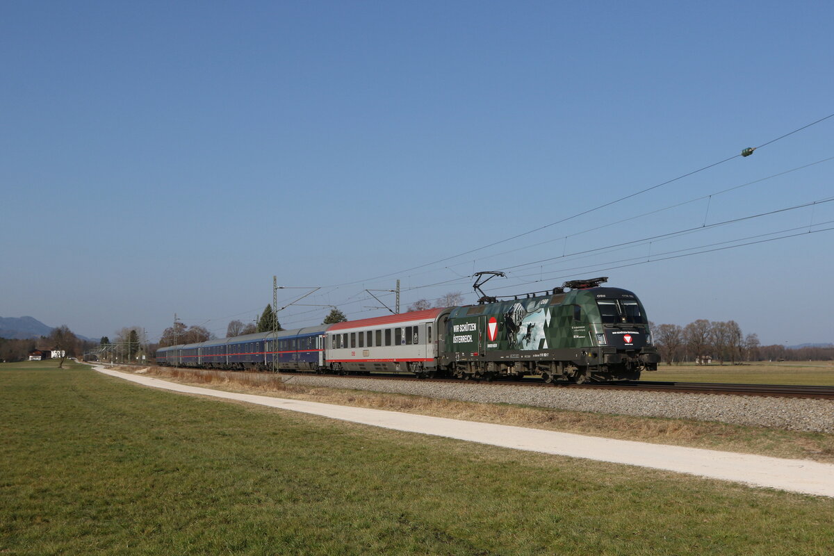 1116 182  Bundesheer  mit dem  Nightjet 469  aus Mnchen kommend am 28. Mrz 2022 bei bersee am Chiemsee.