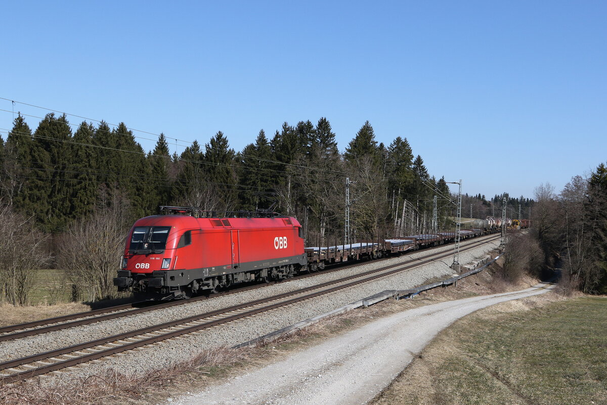 1116 190 war am 3. Mrz 2022 mit einem gemischten Gterzug bei Grabensttt in Richtung Mnchen unterwegs.